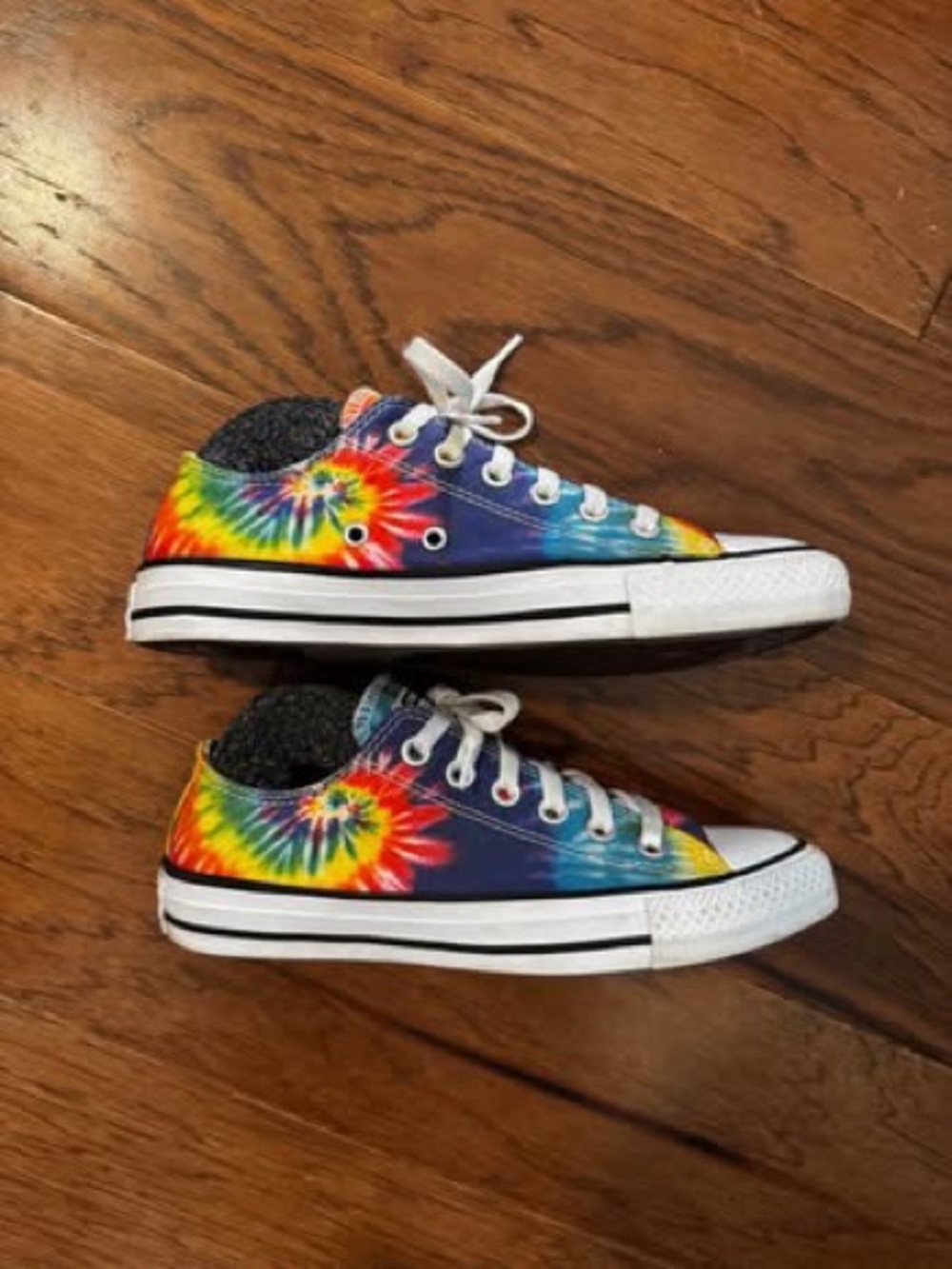 Converse Tie-Dye Low Top Sneakers - Men’s 5 / Women’s 7